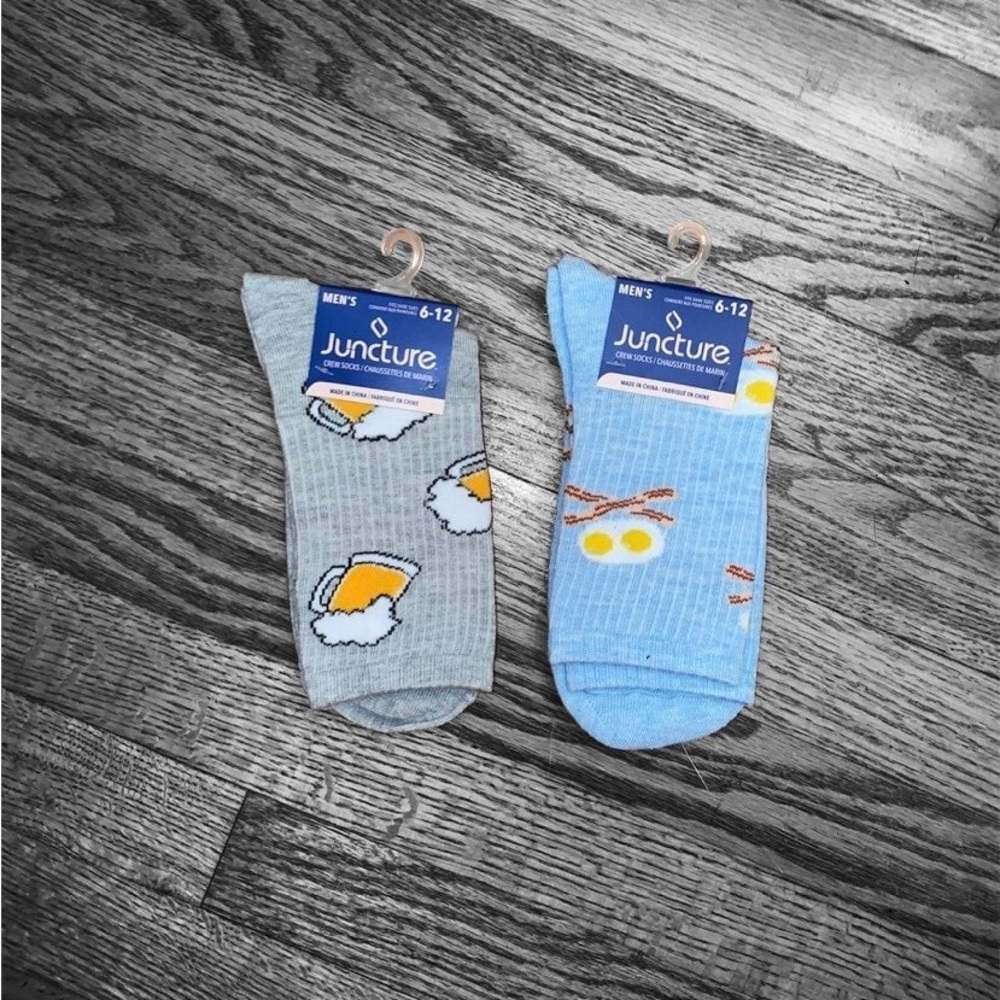 ⭐️NEW⭐️ Men’s Socks sz 6-12

Includes both pair 

1 Beer Mugs & 1 Eggs/Bacon